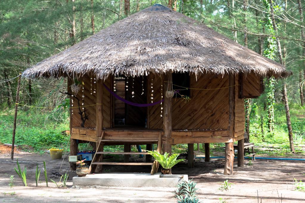 Tawan Bar And Bungalow Ko Phra Thong Exterior foto