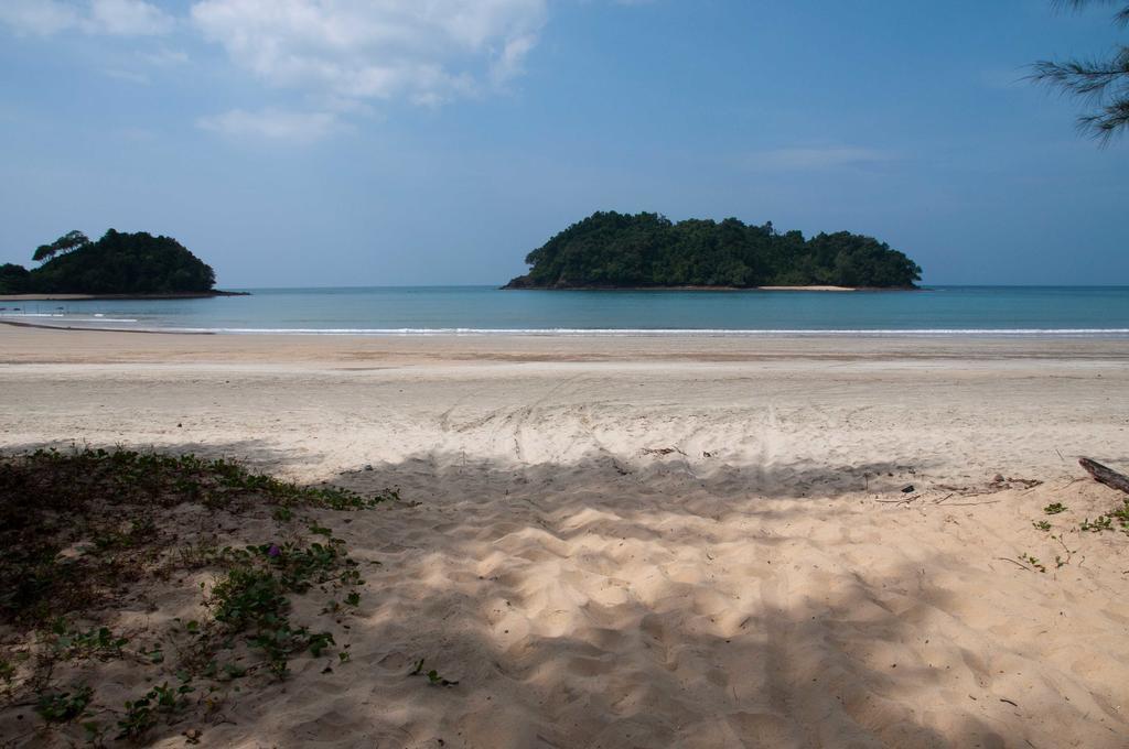 Tawan Bar And Bungalow Ko Phra Thong Exterior foto