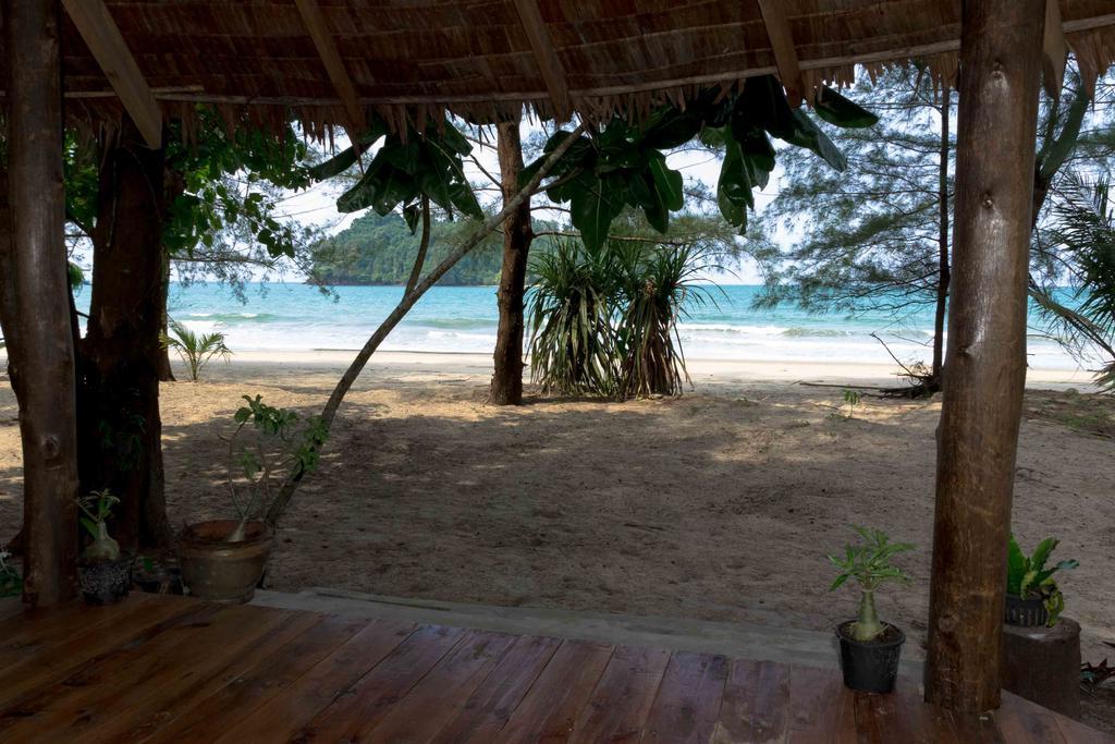 Tawan Bar And Bungalow Ko Phra Thong Exterior foto
