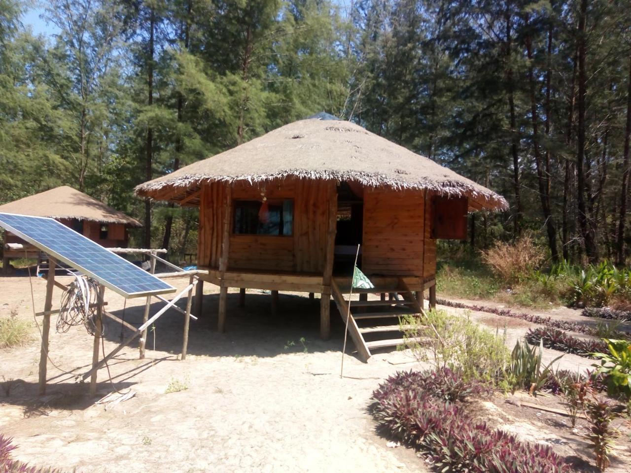 Tawan Bar And Bungalow Ko Phra Thong Quarto foto